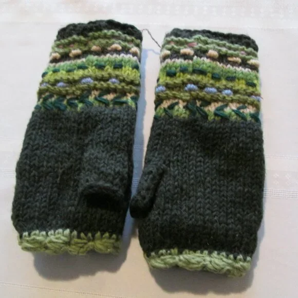 🌸🪶☮️Handcrafted Flower Embroidered Fingerless Gloves – Made in Nepal - Picture 7 of 8